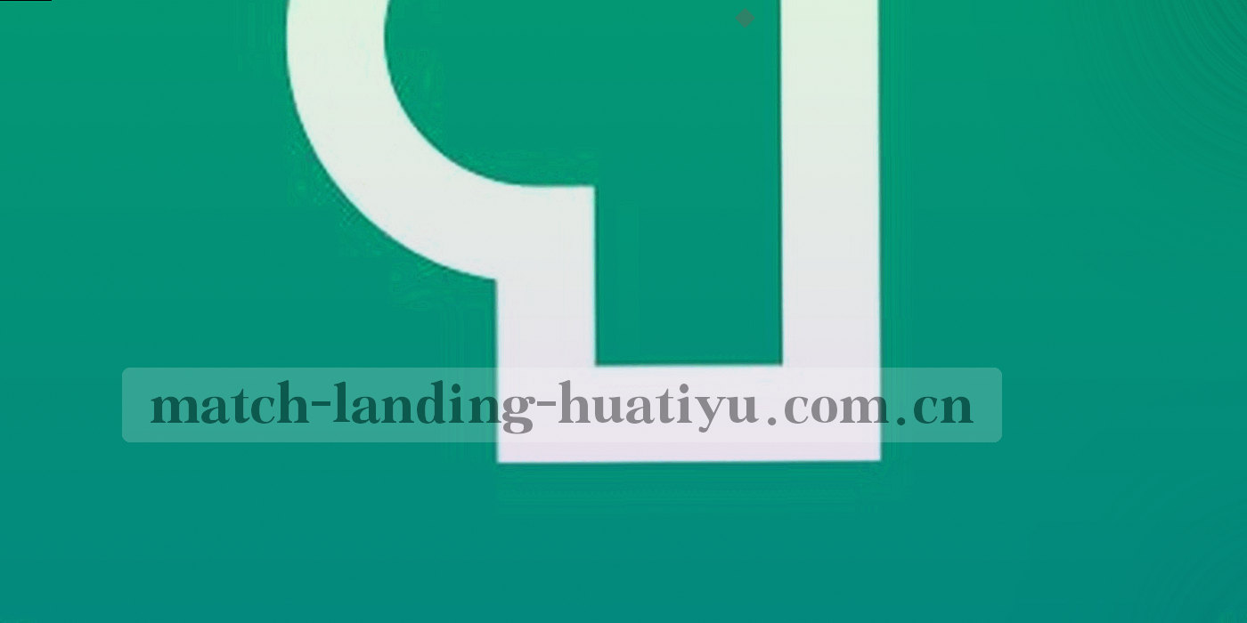 深夜编辑台上的屏幕与纸张，屏幕光偏冷，画面带颗粒
